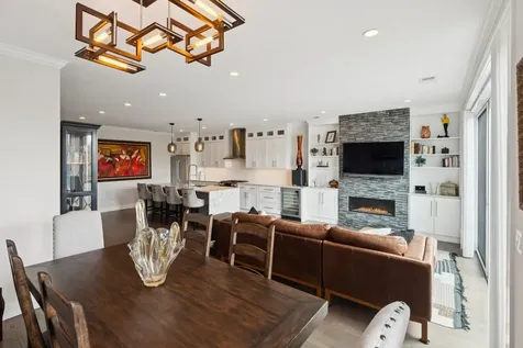 5137 North Lincoln Avenue Chicago IL 60625