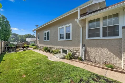 1530 39TH Street Rock Island IL 61201