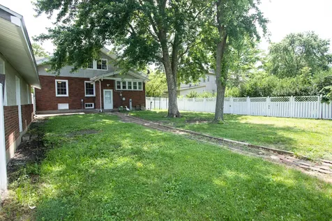 224 North Maple Street Gilman IL 60938