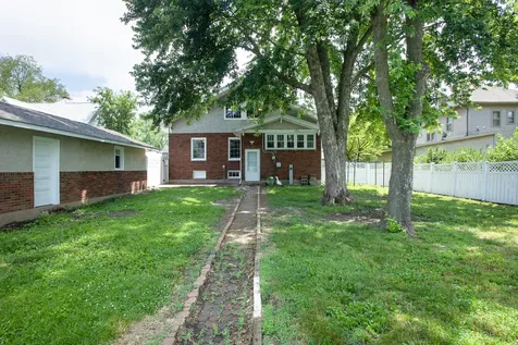 224 North Maple Street Gilman IL 60938