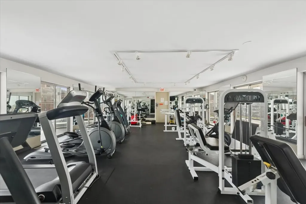 450 West Briar Place Chicago IL 60657