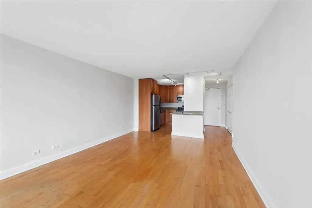 450 West Briar Place Chicago IL 60657