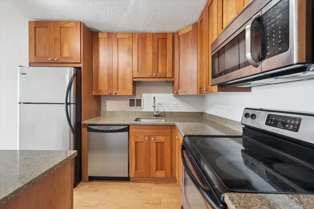 450 West Briar Place Chicago IL 60657