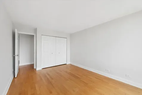 450 West Briar Place Chicago IL 60657