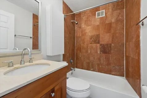 450 West Briar Place Chicago IL 60657