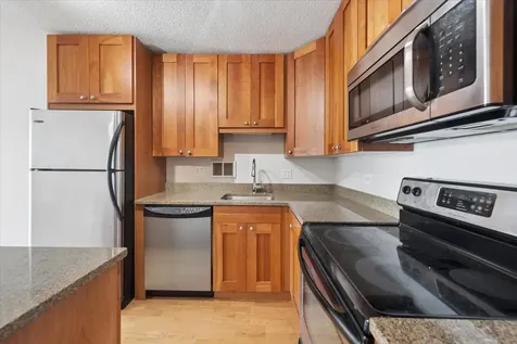 450 West Briar Place Chicago IL 60657