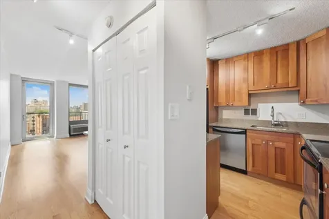 450 West Briar Place Chicago IL 60657