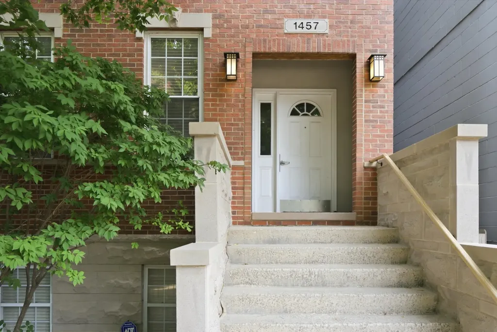1457 West Fry Street Chicago IL 60642
