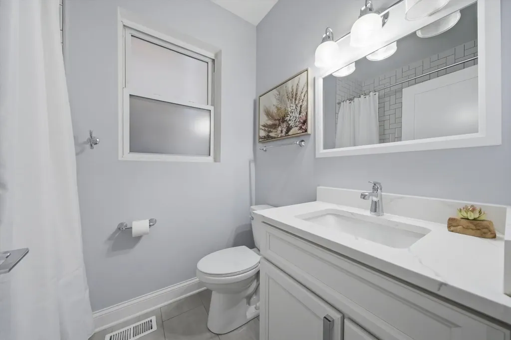 1457 West Fry Street Chicago IL 60642