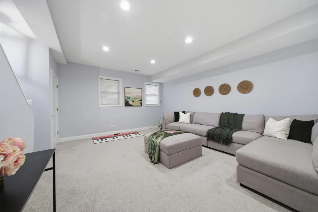 1457 West Fry Street Chicago IL 60642
