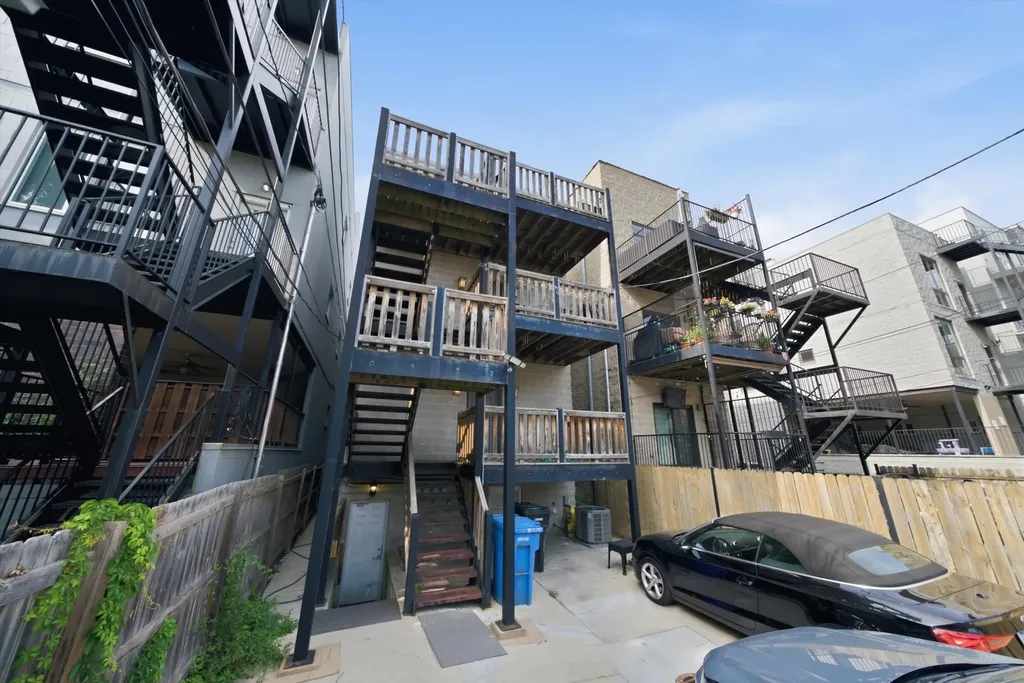 1457 West Fry Street Chicago IL 60642