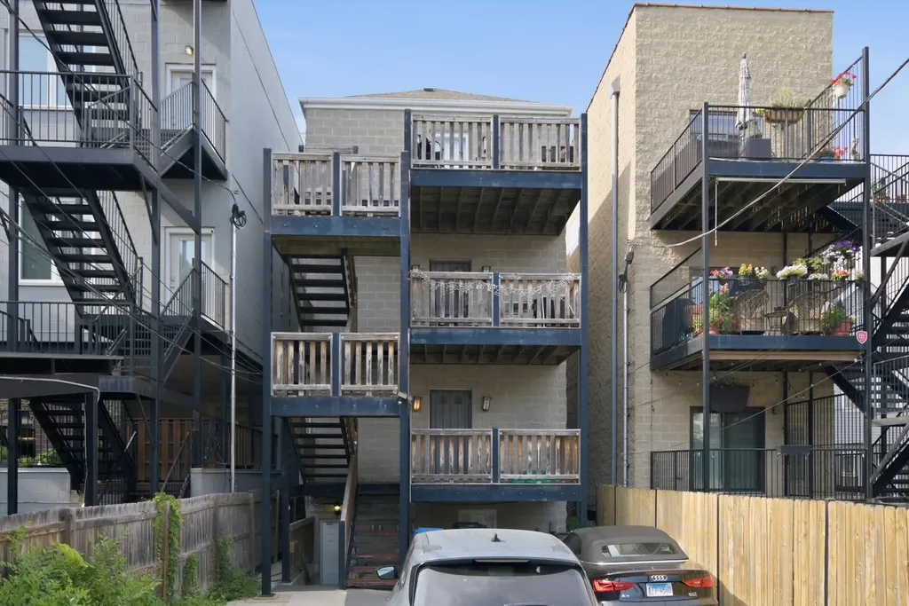 1457 West Fry Street Chicago IL 60642