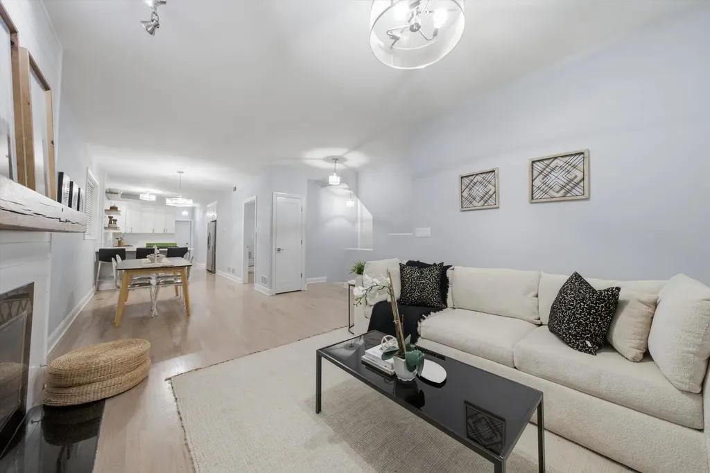1457 West Fry Street Chicago IL 60642