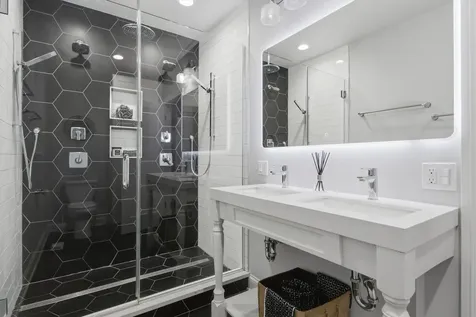 1457 West Fry Street Chicago IL 60642