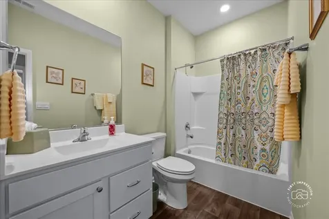 910 Darwin Street North Aurora IL 60542