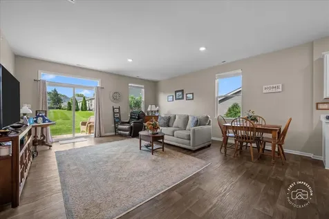 910 Darwin Street North Aurora IL 60542