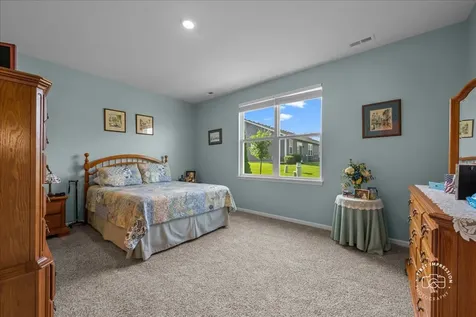 910 Darwin Street North Aurora IL 60542