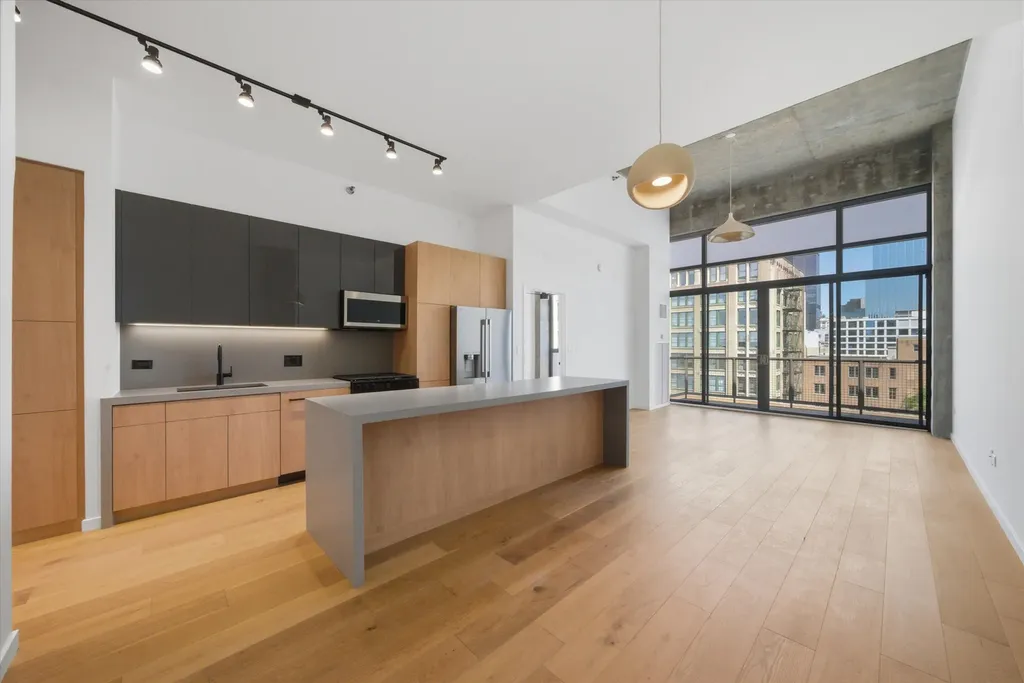 321 South Sangamon Street Chicago IL 60607