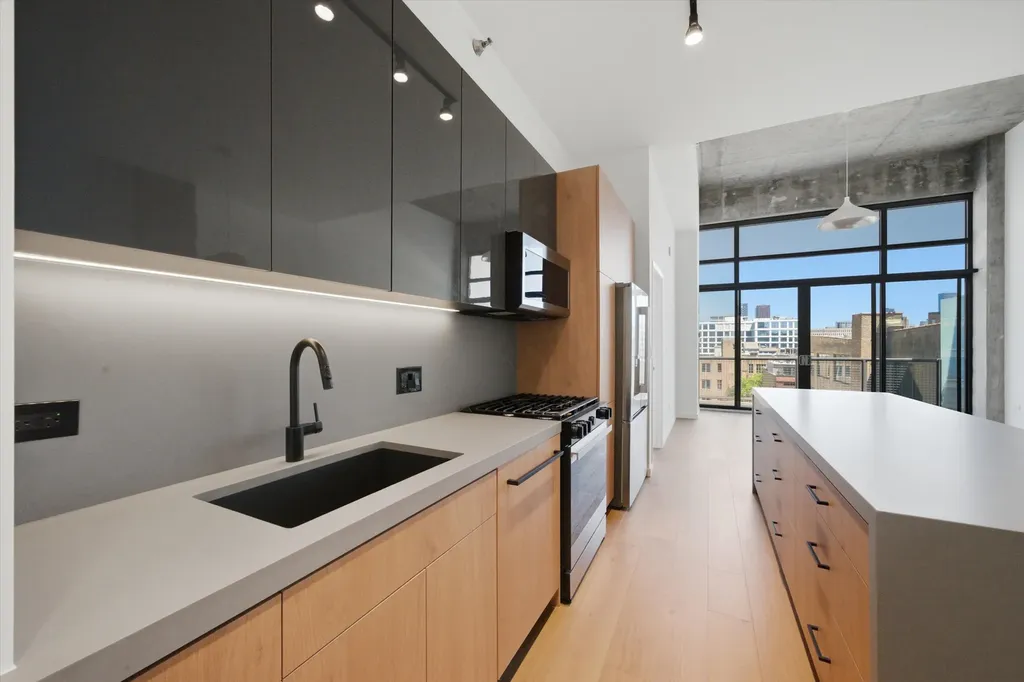 321 South Sangamon Street Chicago IL 60607