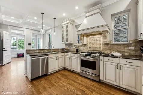 1214 West Newport Avenue Chicago IL 60657