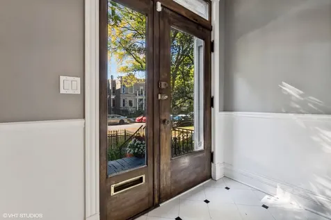 1214 West Newport Avenue Chicago IL 60657