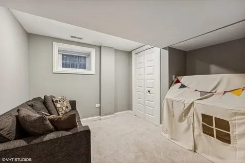 1214 West Newport Avenue Chicago IL 60657