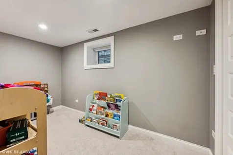 1214 West Newport Avenue Chicago IL 60657