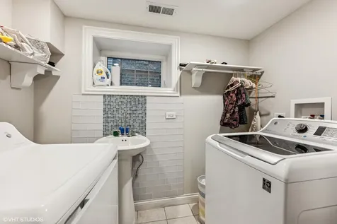 1214 West Newport Avenue Chicago IL 60657