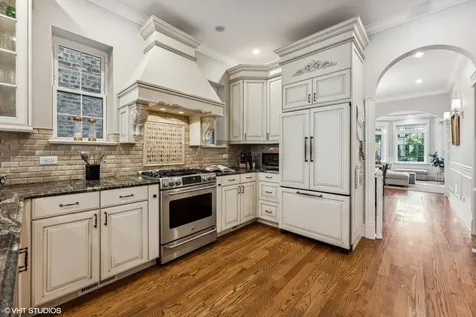 1214 West Newport Avenue Chicago IL 60657