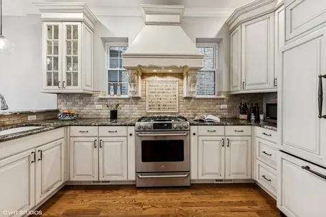 1214 West Newport Avenue Chicago IL 60657