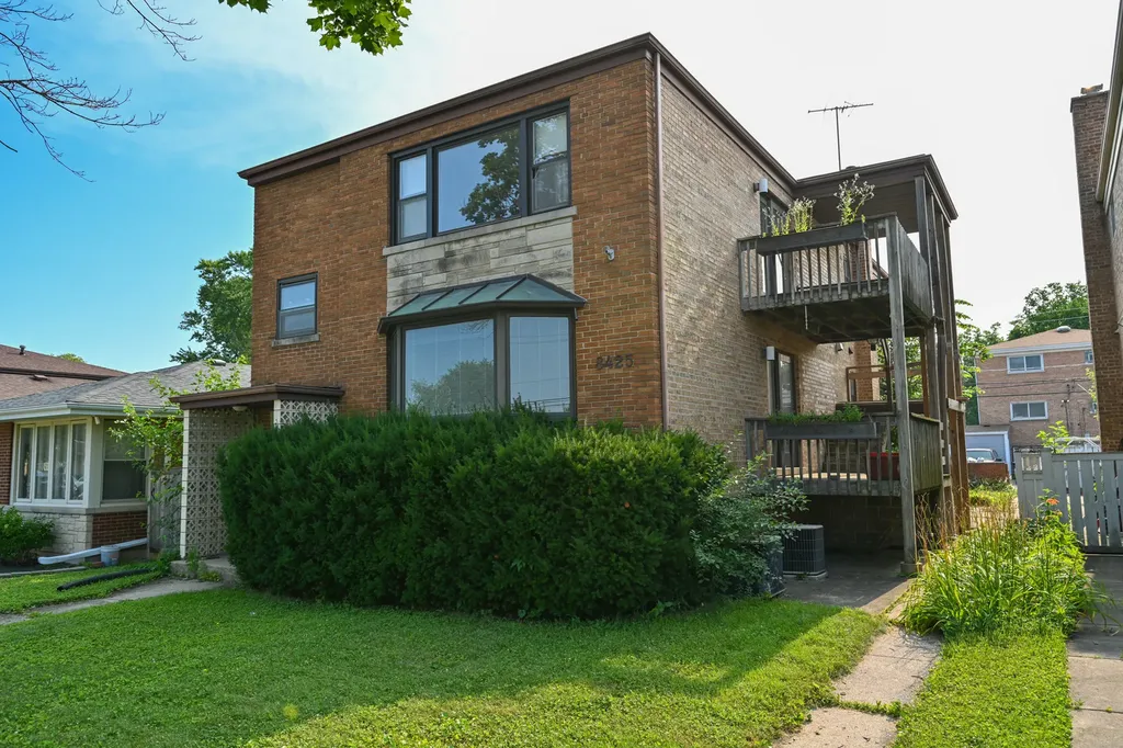 8425 Christiana Avenue Skokie IL 60076