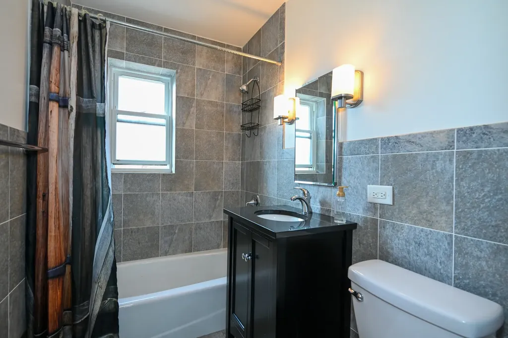 8425 Christiana Avenue Skokie IL 60076