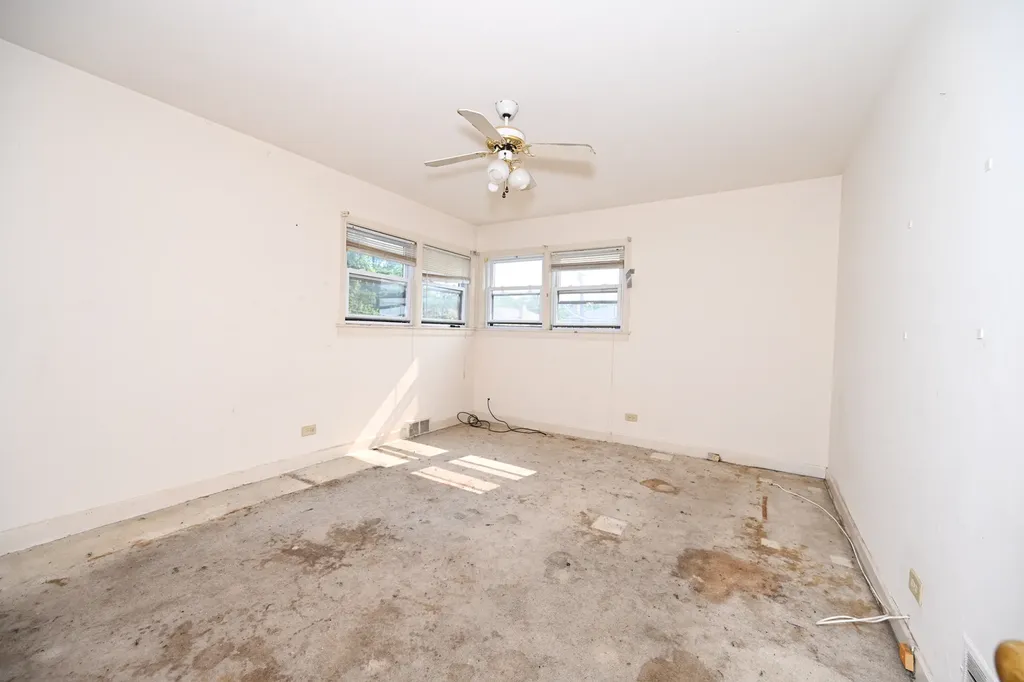 8425 Christiana Avenue Skokie IL 60076