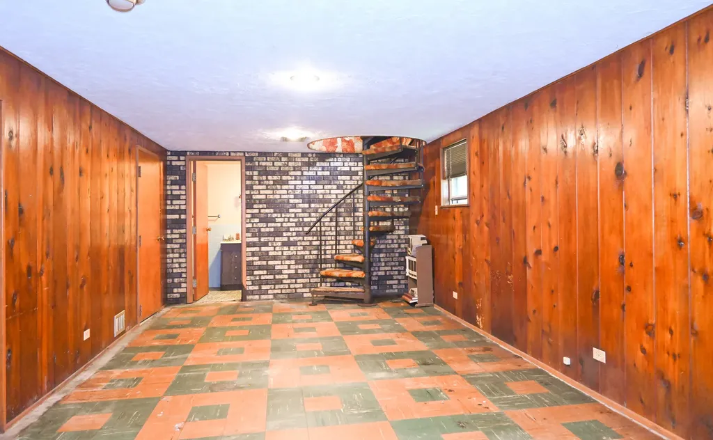 8425 Christiana Avenue Skokie IL 60076