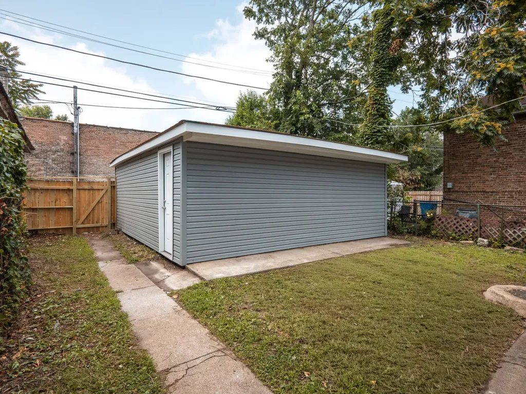 8504 South Baltimore Avenue Chicago IL 60617