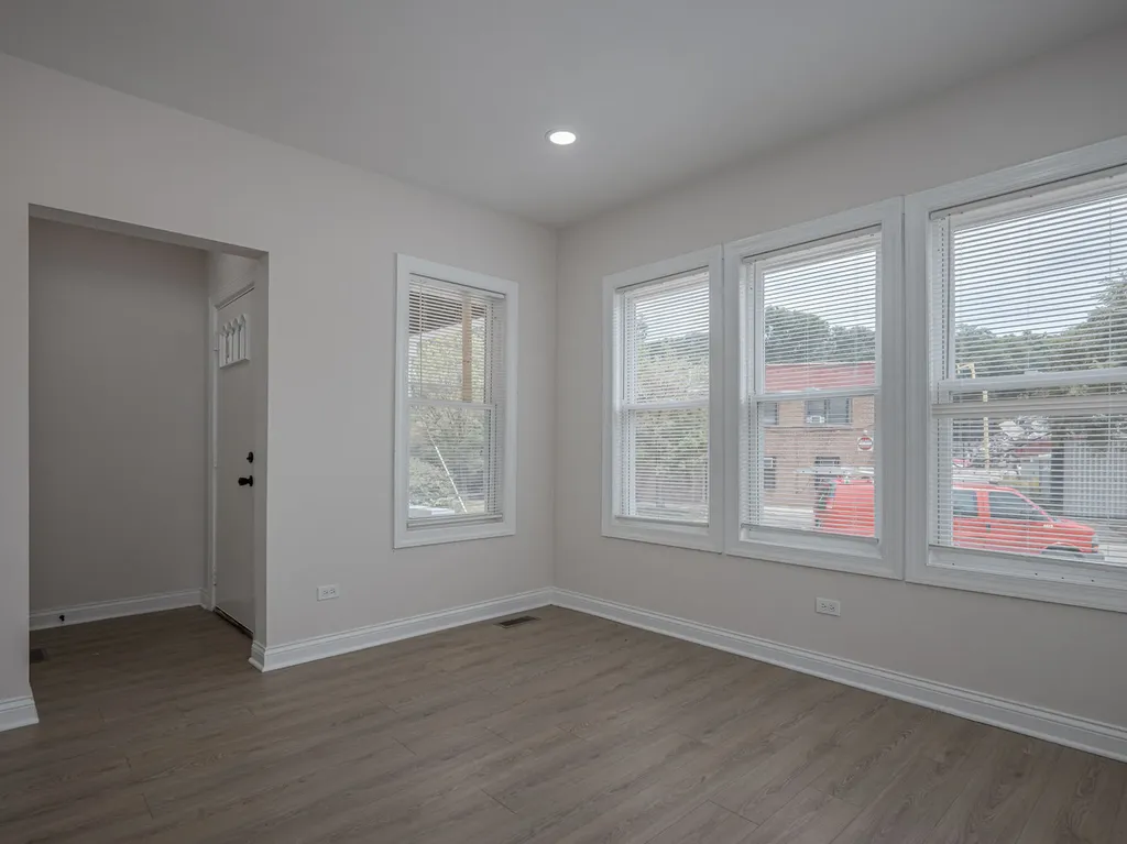 8504 South Baltimore Avenue Chicago IL 60617
