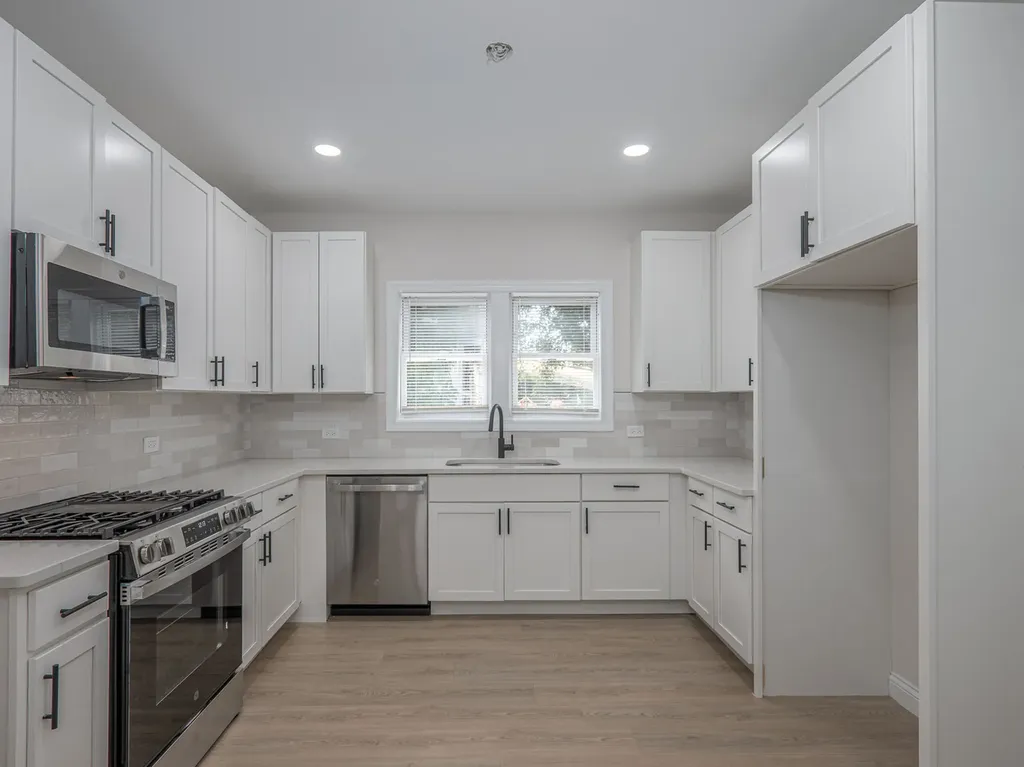 8504 South Baltimore Avenue Chicago IL 60617