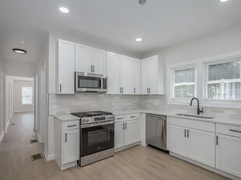 8504 South Baltimore Avenue Chicago IL 60617