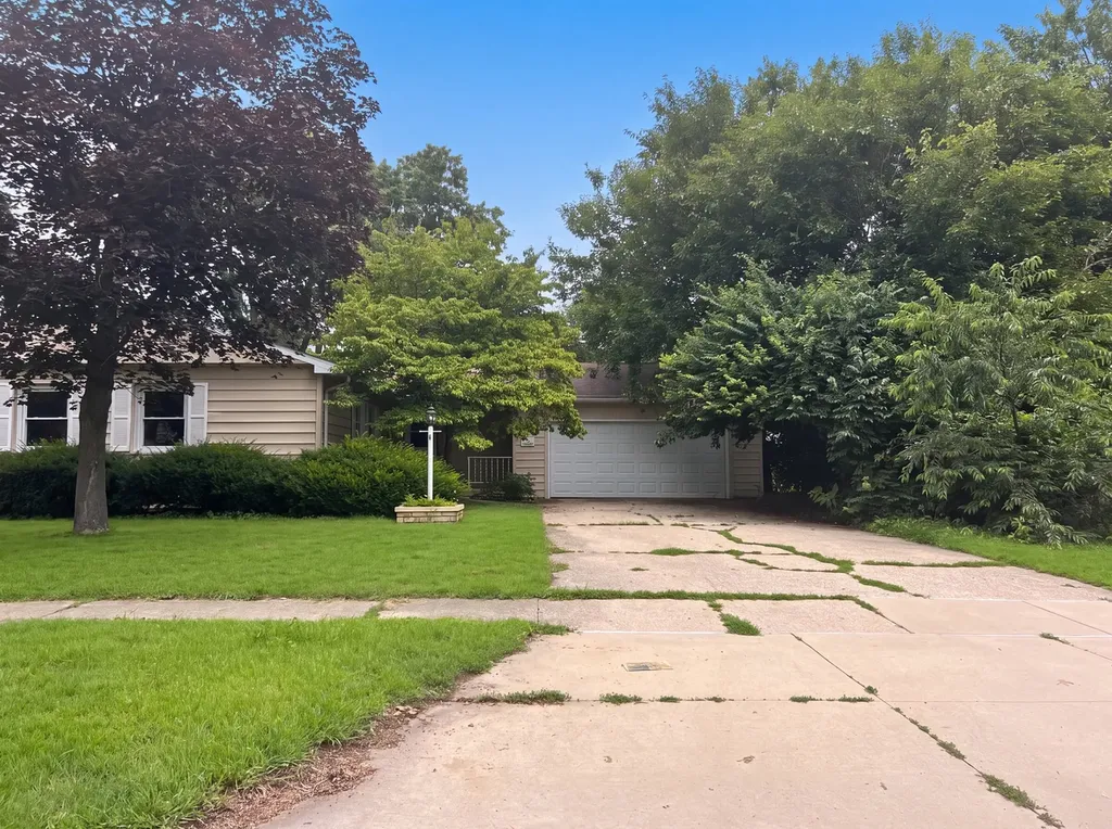 912 Hollycrest Drive Champaign IL 61821