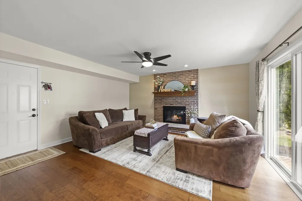 1608 Lois Ann Lane Naperville IL 60563