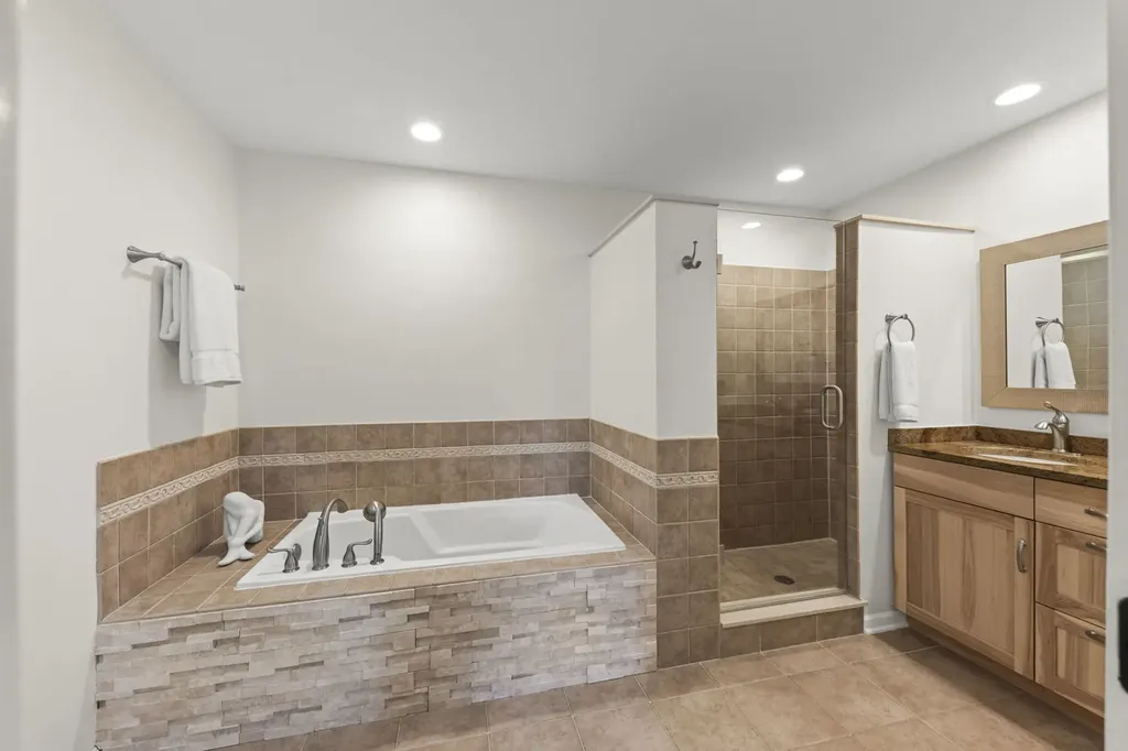 1608 Lois Ann Lane Naperville IL 60563