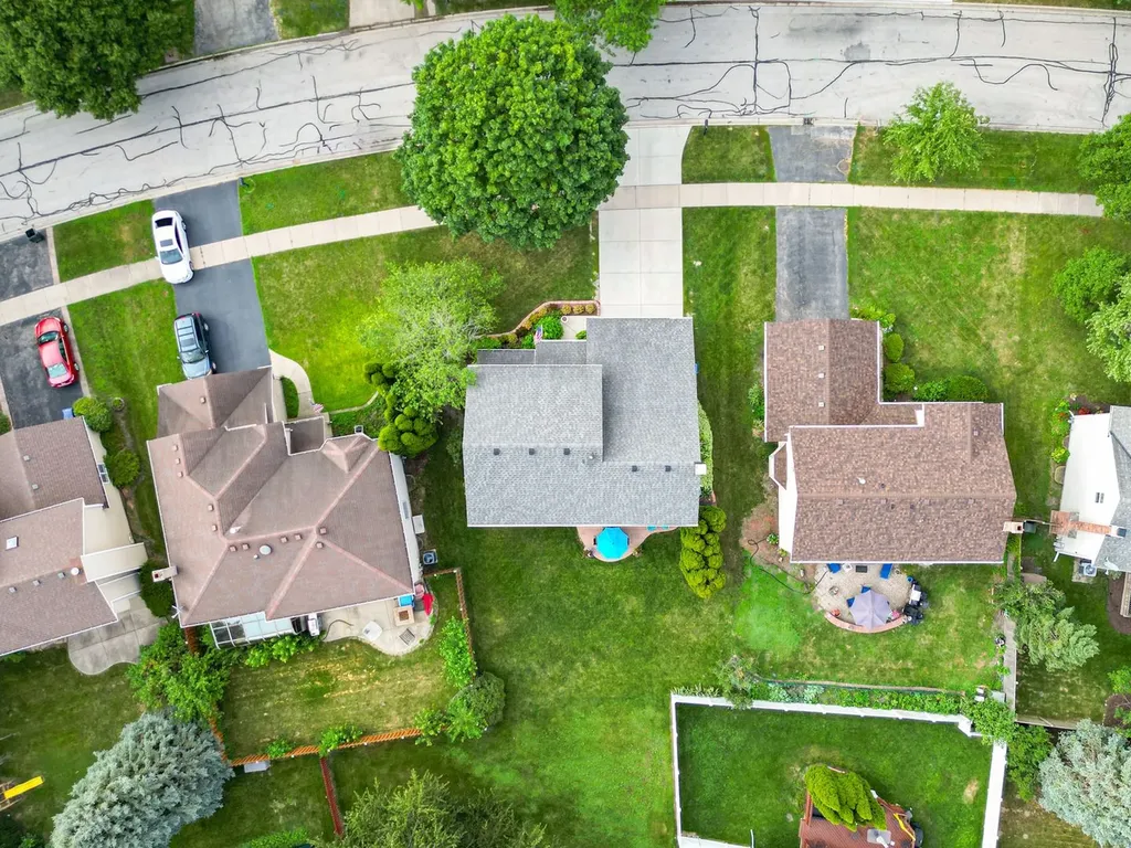 1608 Lois Ann Lane Naperville IL 60563