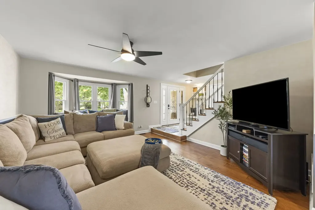 1608 Lois Ann Lane Naperville IL 60563