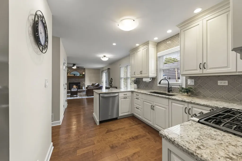 1608 Lois Ann Lane Naperville IL 60563