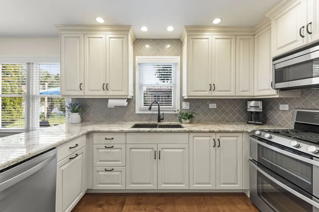 1608 Lois Ann Lane Naperville IL 60563