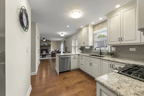 1608 Lois Ann Lane Naperville IL 60563