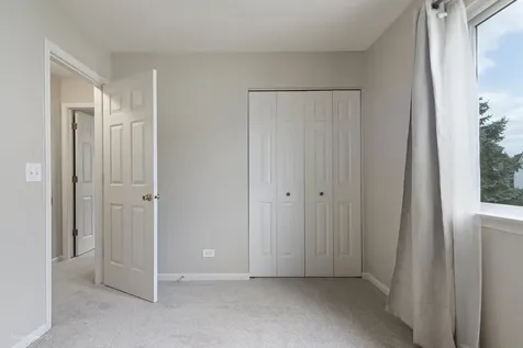 220 Lexington Lane Grayslake IL 60030