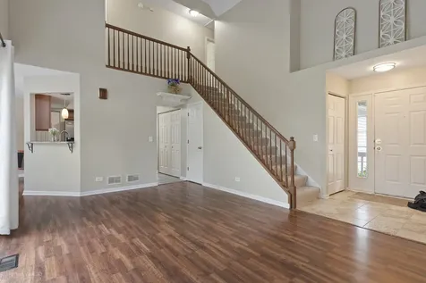 220 Lexington Lane Grayslake IL 60030