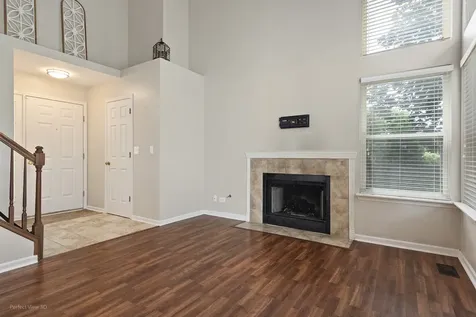 220 Lexington Lane Grayslake IL 60030