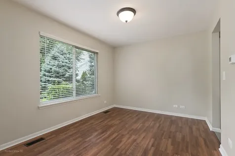 220 Lexington Lane Grayslake IL 60030